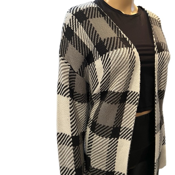 Elegant and cozy plaid cardigan - Picture 3 of 9